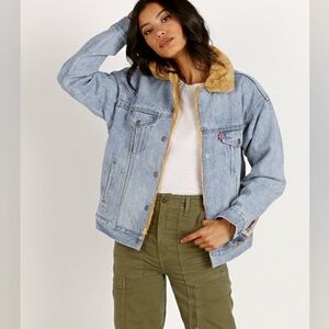 Levi's Light Blue Jean Jacket with Faux Fur Lining Size M